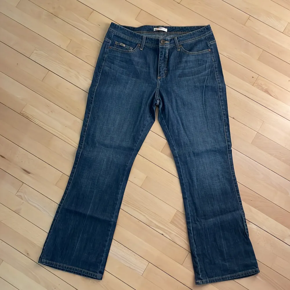 Lee jeans, låg midja o bootcut Oanvända. Jeans & Byxor.