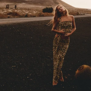 Zara kjol - Säljer denna populära kjol från zara då den ej passade. Endast testad. 