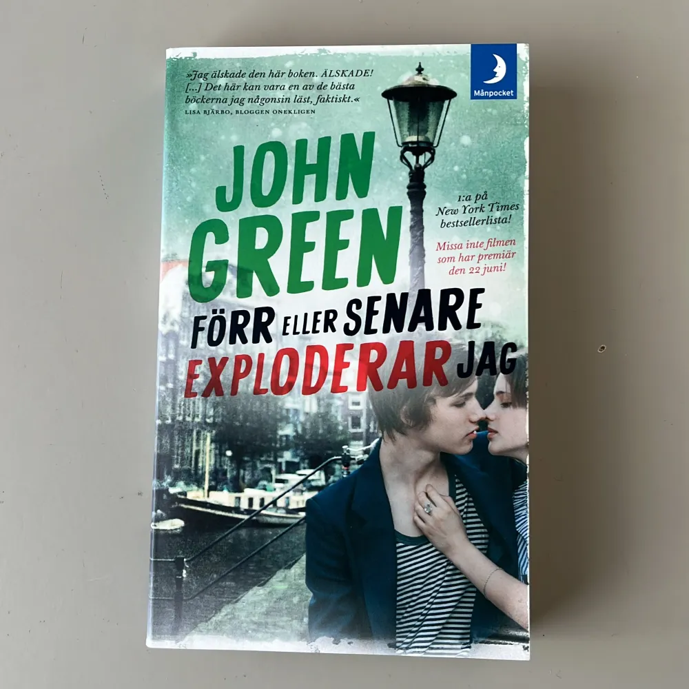 John Greens supersuccé Förr eller senare exploderar jag. Pocketbok i superfint skick, endast läst en gång. . Övrigt.