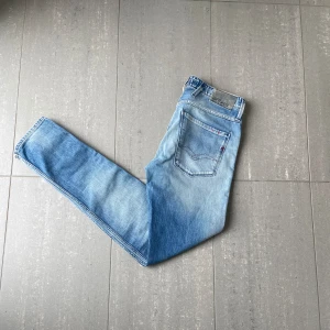 Replay anbass  - Säljer nu dessa feta replay anbass jeans i bra skick och storlek w31 o L34