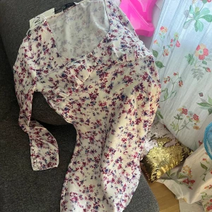 Zara klänning aldrig använd för liten storlek m - Nyskick kund ej få mig den var för liten. 
