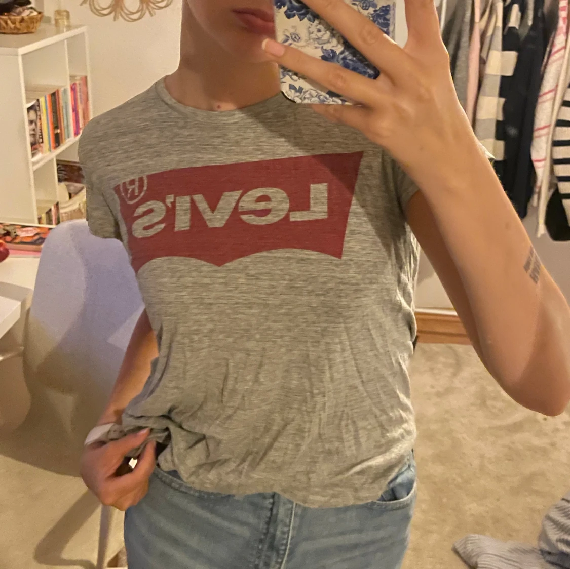 Grå t-shirt från Levi's - 90