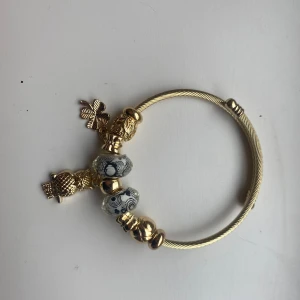 armband - ett guld armband, aldrig använt 