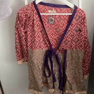 Odd Molly kofta - Säljer denna Odd Molly koftan strl 2 då de inte är min stil. Oanvänd i nyskick.