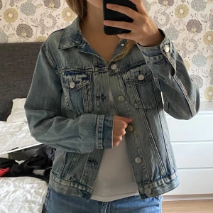 Blå jeansjacka  - Jeansjacka i bra skick🤍