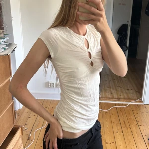 SOFT TOP - CUTE TOP ⚪️   Storlek S/M ⚪️  Använd gärna köp nu ⚪️