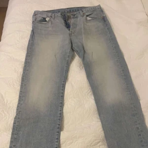 Levi’s 501 - Levi’s jeans modell 501, storlek 32/32. Säljer på grund av att dom är försmå, knappt använda!
