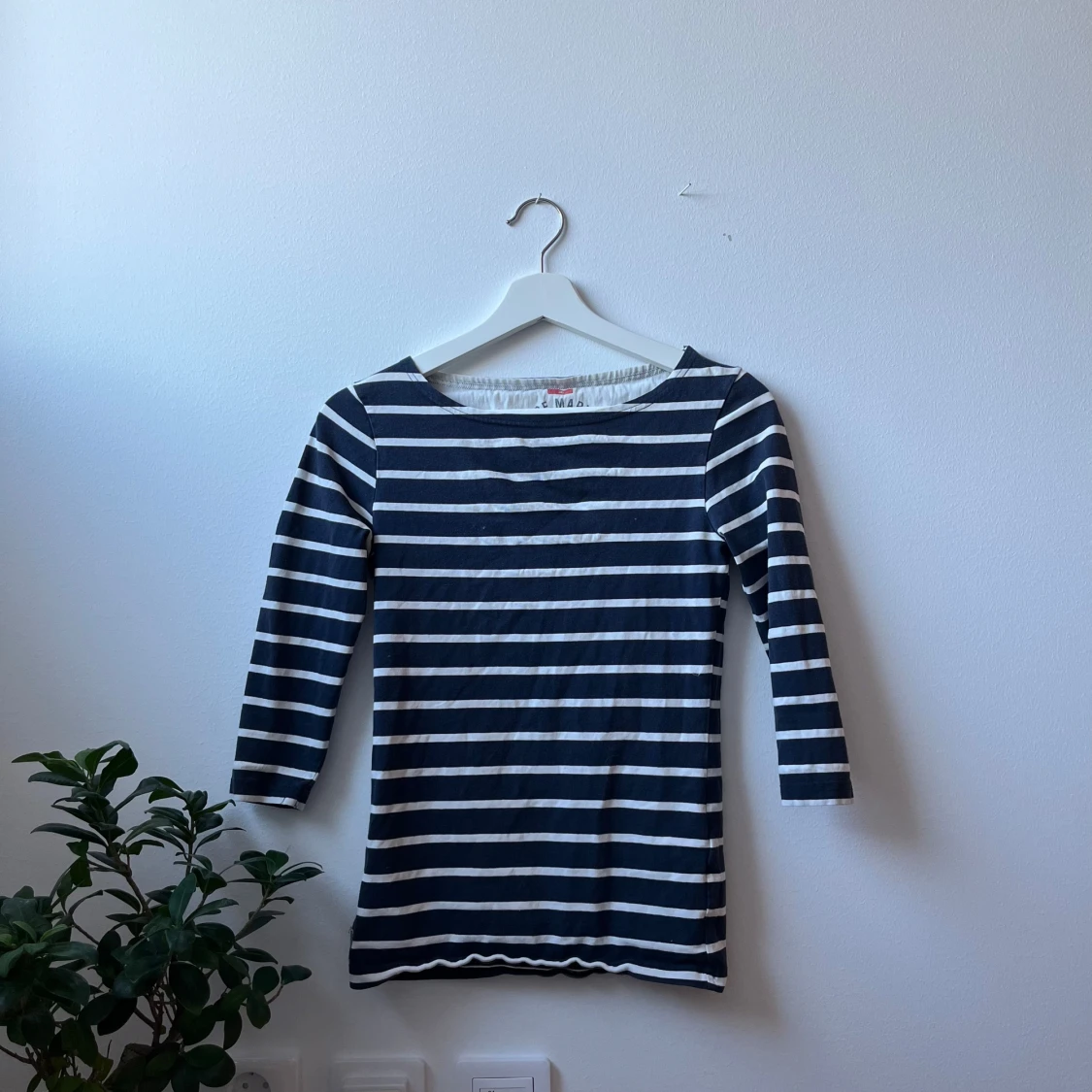 En vit & en blå tröja - 90