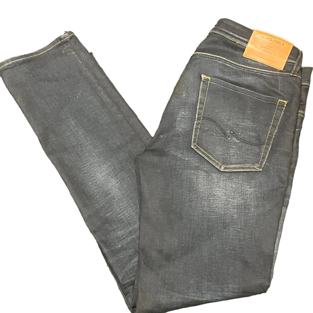 Ett par feta Jack and Jones jeans i slim straight. Byxorna är i storlek 29W 32L Hör av er om frågor eller funderingar . Jeans & Byxor.