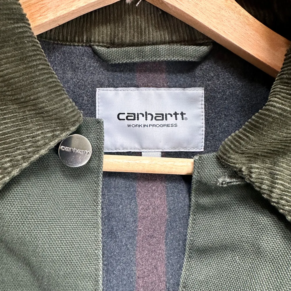 Carhartt WIP Michigan Coat Size- S 100% Organic Cotton 'Dearborn' Canvas, 12oz Sleeve Lining: 100% Nylon Striped Blanket Lining Regular Fit Triple Stitched Woven Label On Left Chest. Jackor.