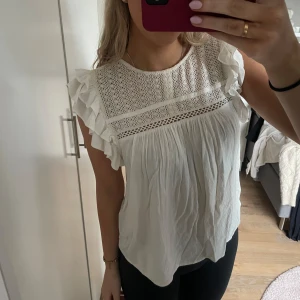 Blus - Vit blus från Vila/Vero Moda. 