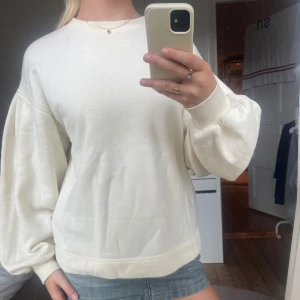 Sweatshirt  - Fin tröja från zara!