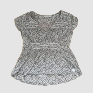 Odd Molly blus - Super gullig ord Molly blus i luftigt material🩷