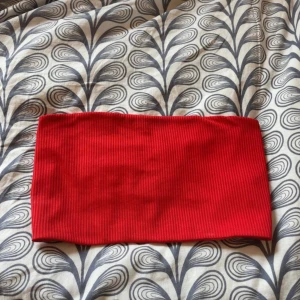 Magtröja❤️ - Röd magtröja från Gina Tricot som ej används längre. Bra skick!❤️