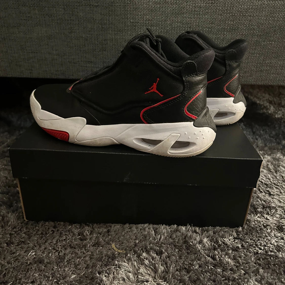 JORDAN MAX AURA 4 (GS)