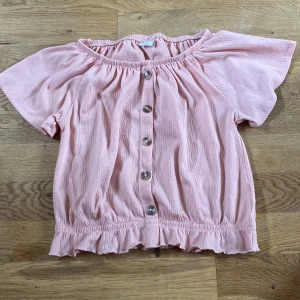 Peach Girls tip - Wonderful Girls top from Lindex in size 134/140  