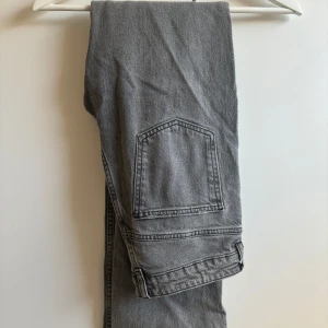Gråa jeans  - Säljer dessa gråa jeans från Gina som inte kommer till användning 
