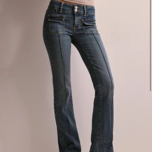 Low waist bootcat jeans - Säljer dessa jeans från Nelly då de inte kommer till användning. De är i jätte fint skick, nypriset är 699 men jag säljer för 399kr. Priset kan diskuteras.❤️ 