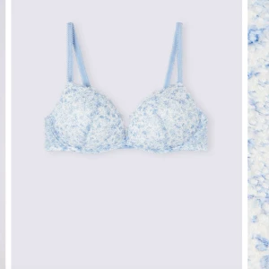 Intimissimi push up bh - Säljer denna oanvända behå från intimissimi då det var fel storlek. 80c, pris är diskuterbart🩷