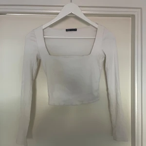 Vit topp  - Långärmad topp från zara 
