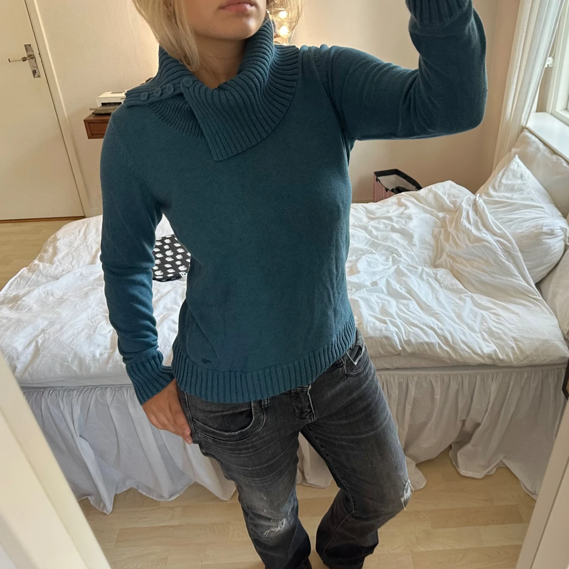 stickad tröja med hög krage  - 90