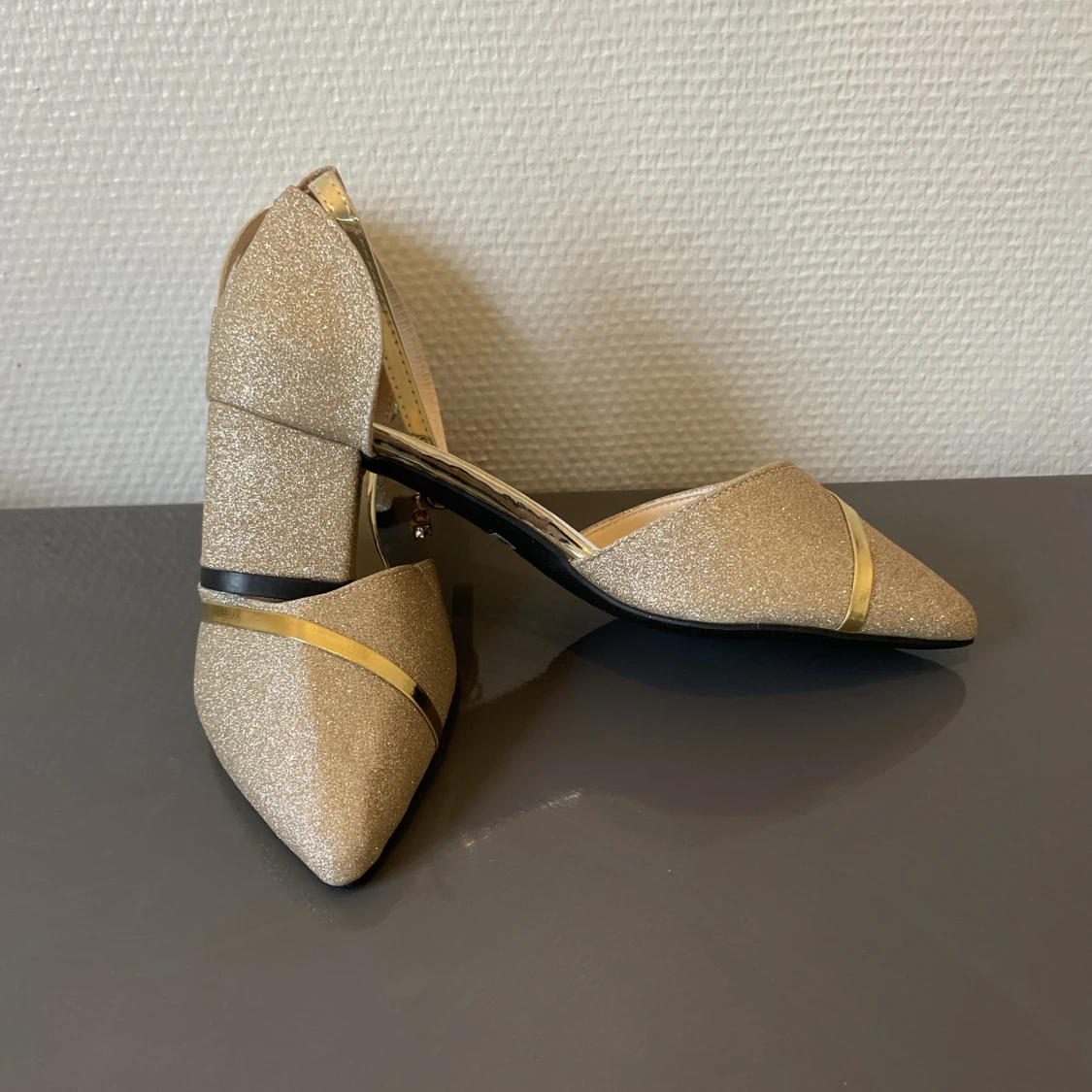 Glittrig damskor - 90