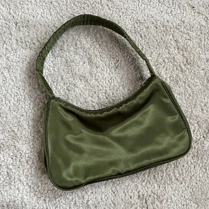 Axelväska - Snygg väska från Nelly. 