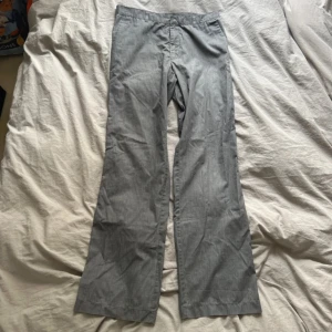 Grå byxor - Grå byxor Matilda Djerf vibe