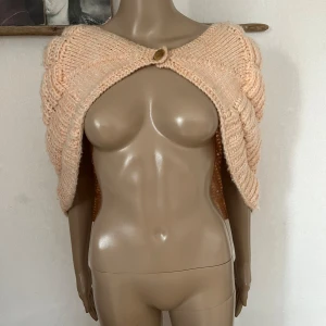 Cape retro vintage 40-tal 50-tal 60-tal stickad kofta sjal - Inget att anmärka på. Uppskattar storleken till s/m