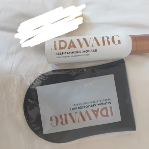 Självbruningsprodukter från IDA WARG - Ett set med brun-utan-sol-produkter från IDA WARG. Setet innehåller en Self-Tanning Mousse (150 ml)  och en Self-Tan Applicator Mitt. Produkterna är 100% veganska och doftfria. Säljes då de helt inte kommit till användning. Kontakt mig för info🩷