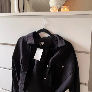 Jacka - lappen kvar!Från Hm