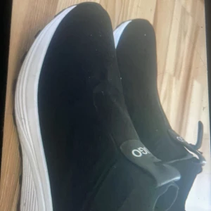 Hugo skor - Skor från Hugo boss i storlek 39 , supersköna och fina , sparsamt använda i fint skick säljs för 1000 kronor 