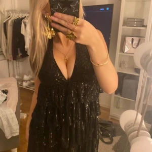 Klänning  - LÅNADE BILDER!sååå snygg klänning som tyvärr ej kommer till användning 