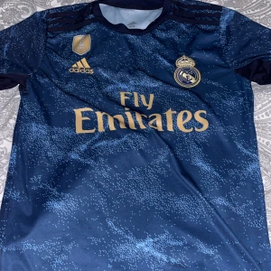 Real Madrid t shirt  - Nyskick storlek XS-S