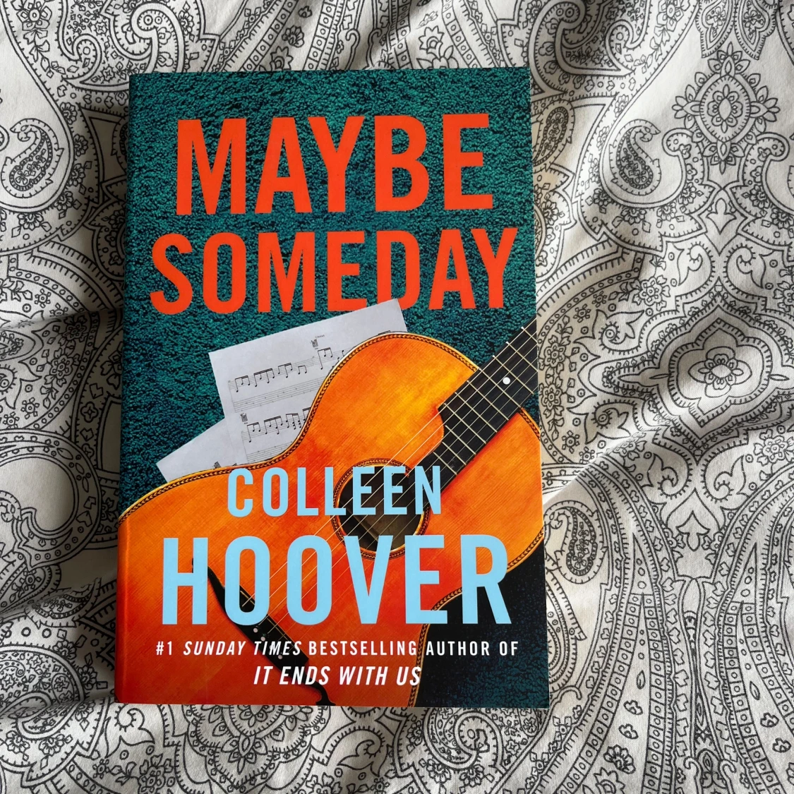 Bok- Maybe someday, Colleen Hoover