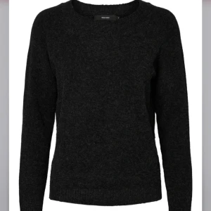 Stickad tröja  - Stickad tröja från vero moda! Använd en del och är lite nopprig så därför sänker jsg priset! Använd gärna köp nu!! ❣️