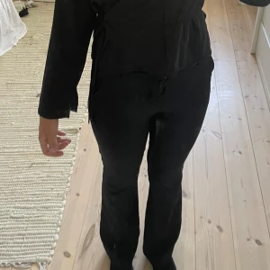 Kostymbyxor  - Jätte fina kostymbyxor, inga defekter, storlek 34. Säljer då dom är lite för små