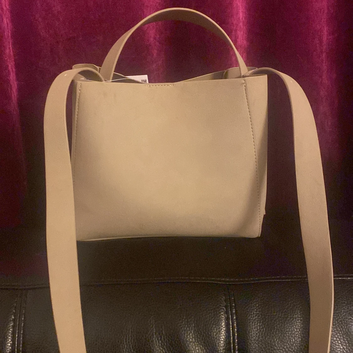 Beige handväska från Gina Tricot - 90