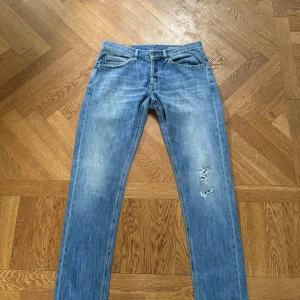 Dondup jeans - Skick 9/10 Storlek 34 Nypris - 2999 kr🟥 Vårt pris - 1199 kr🟩