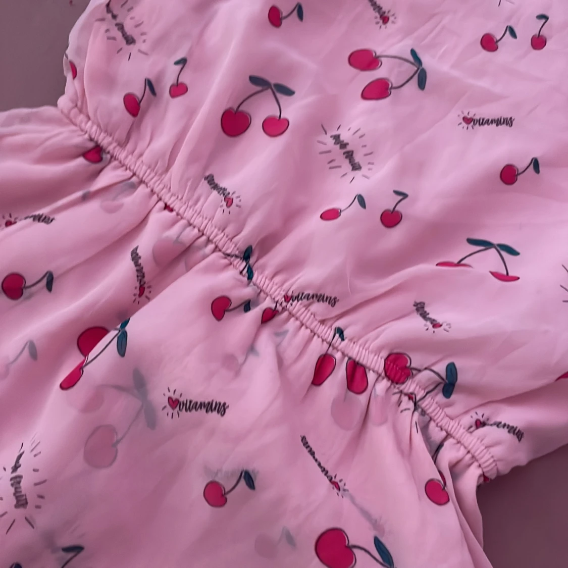 Rosa klänning med körsbär på - 92