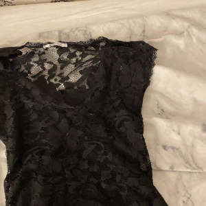 Topp från gina - Super fin topp från gina, sitter super bra men använder tyvärr inte längre.skulle säga att den passar på M också