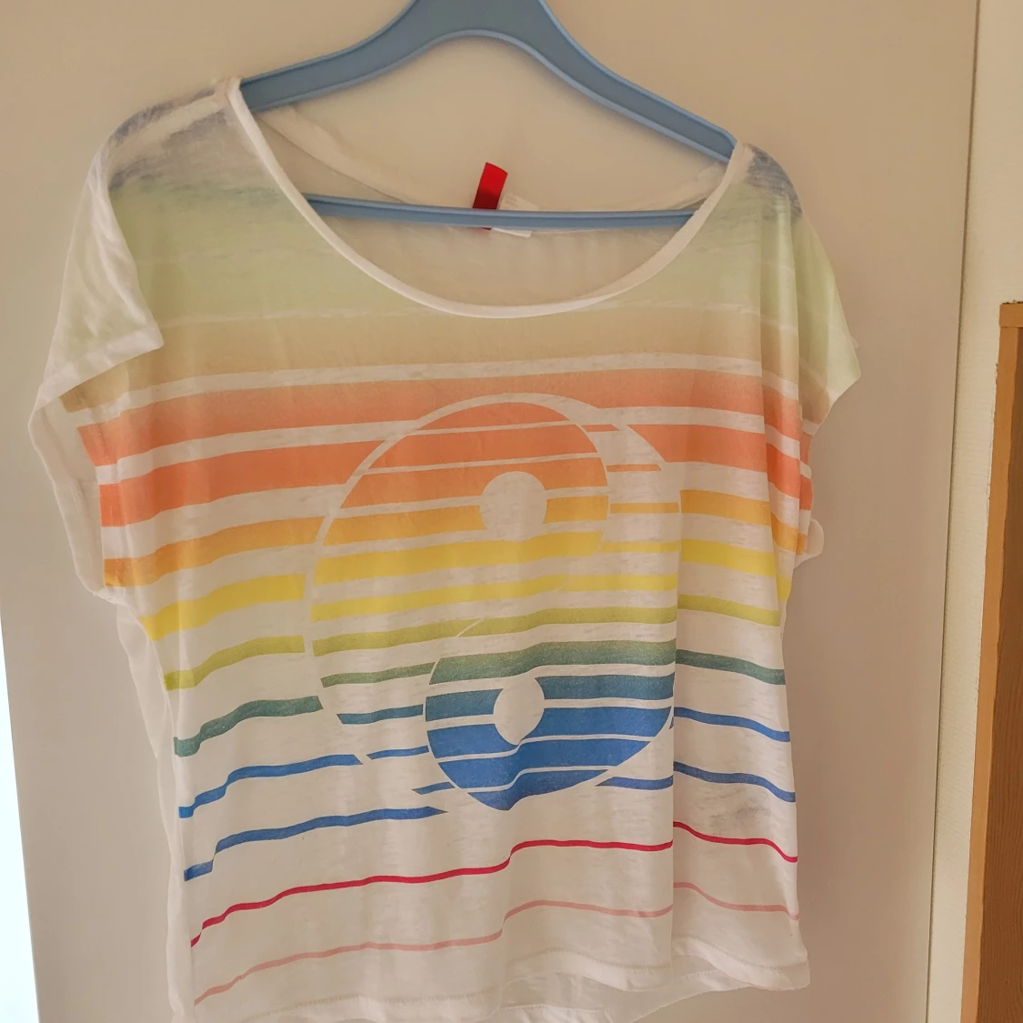 Regnbågs tshirt Yin Yang stl.S