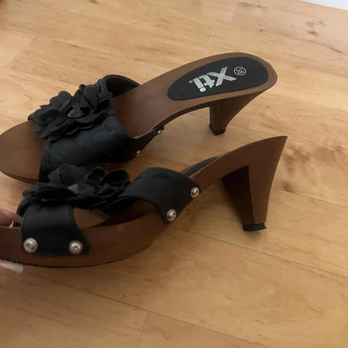 Super söta klackar me blommor - 90