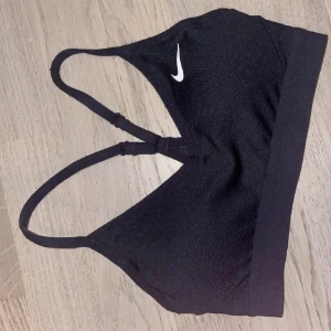 Sport-bh  - Säljer denna sport bh från nike i storlek S💕