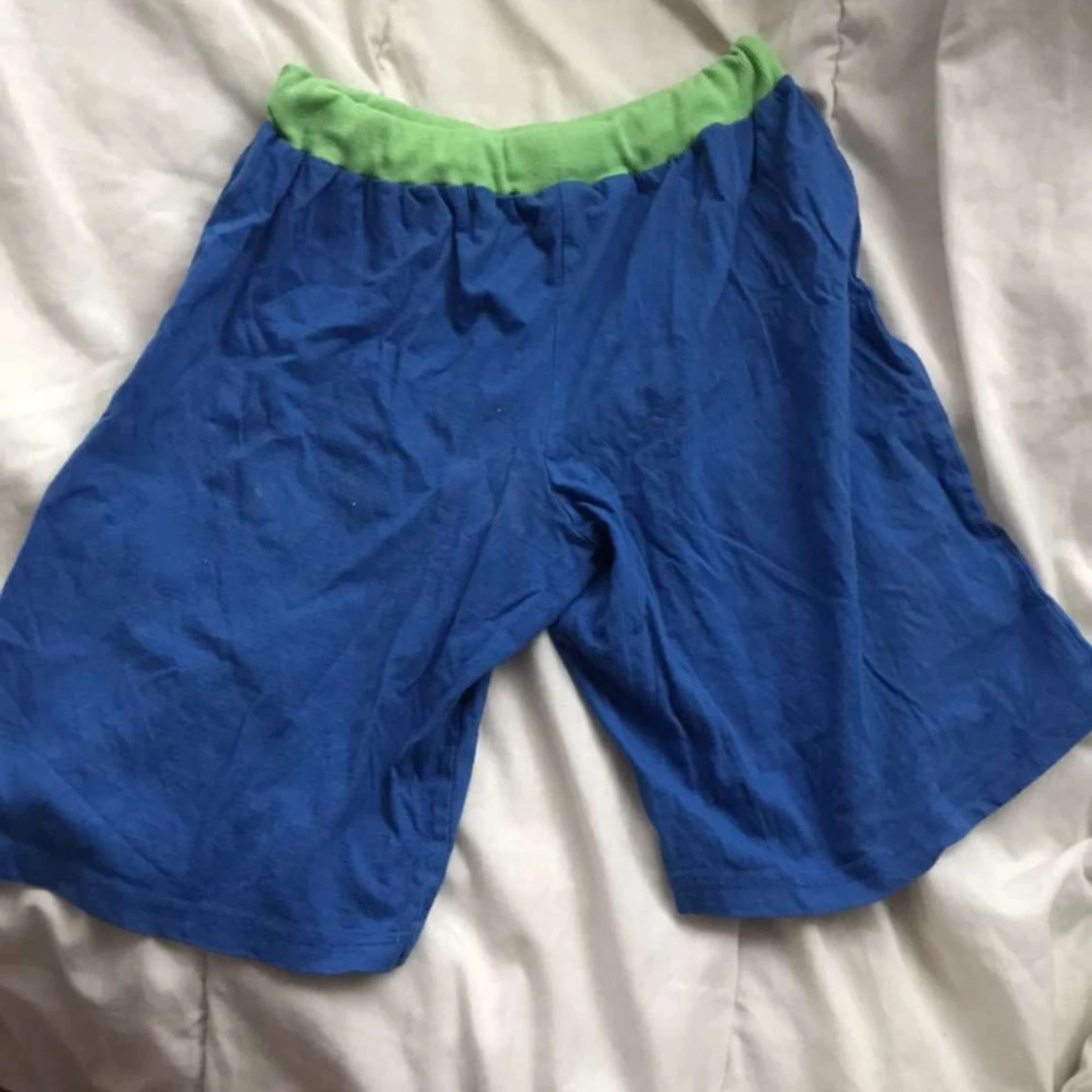 Blåa shorts