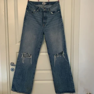 Jeans - Har små hål vid fötterna