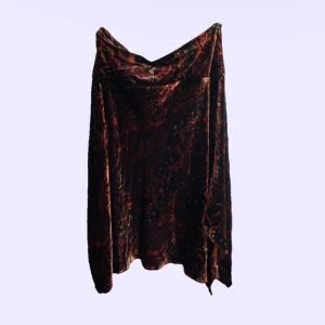 lång kjol  - jättefin asymmetrisk vintage kjol i velourliknande material med mönster. aldrig använd!  