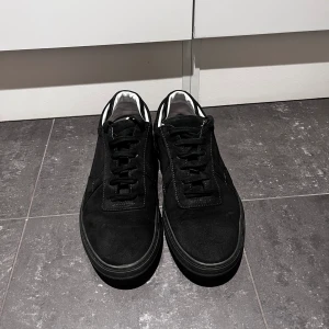 Axel arigato skor  - Säljer min skor för dem var för stora för mig och Jag har använt dem några gånger, om ni har frågor det bara skriva i DM ;)