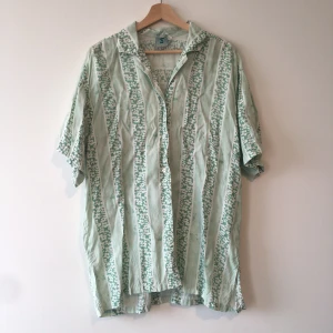 Hawaii skjorta - Köpt secondhand!