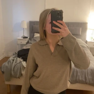 Stickad tröja - Tröja från Object. Original pris 399 men säljer den för 180kr. Använd fåtal gånger och är i nyskick. Storlek xs. 